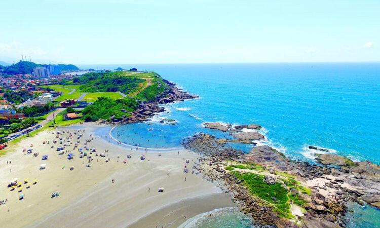 Casa Com Piscina , Churrasqueira, Wi-Fi, Em Rua De Areia A 1Km Da Praia, Bairro Sussegado, Proibido Uso De Som Extremamente Alto Ideal Para Descansar Itanhaem Bagian luar foto
